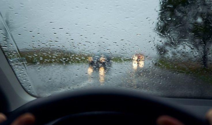 cuidados para dirigir na chuva