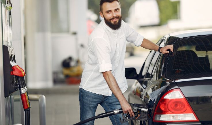 Você sabe tudo sobre a gasolina? Como escolher a melhor para o seu carro, qual a cor de um combustível adulterado, quais as existentes no mercado e quais a diferenças entre elas?