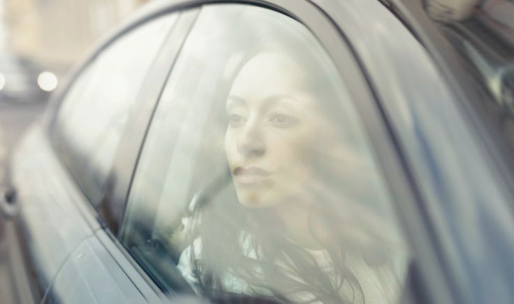 Quando se fala em proteção do automóvel, o vidro desempenha um papel fundamental para manter os passageiros seguros, seja ele o para-brisa ou o vidro de janela.