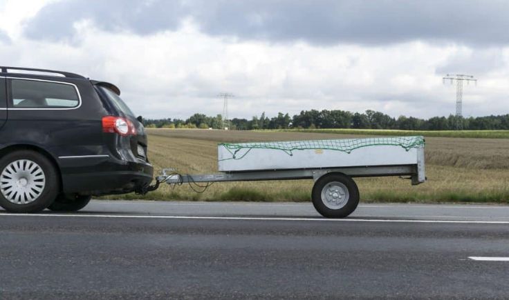 O reboque é um veículo independente, que tem como função transportar cargas. Informar-se a respeito da lei sobre reboque de carro é o primeiro passo para quem deseja utilizá-lo.