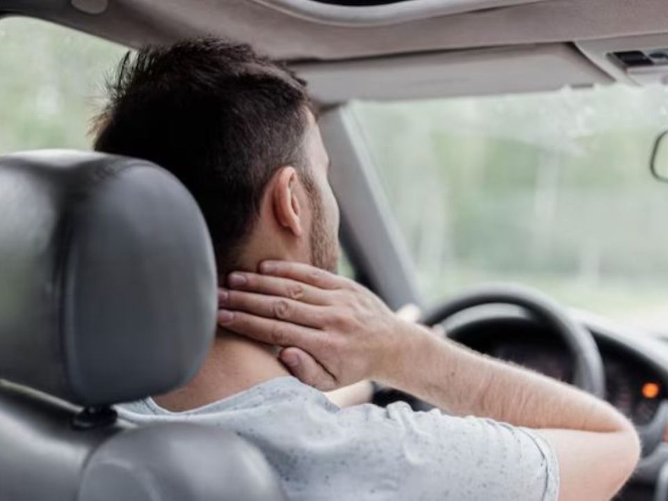 A importância do encosto de cabeça do carro para sua segurança.