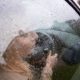 chuva através do vidro do veículo